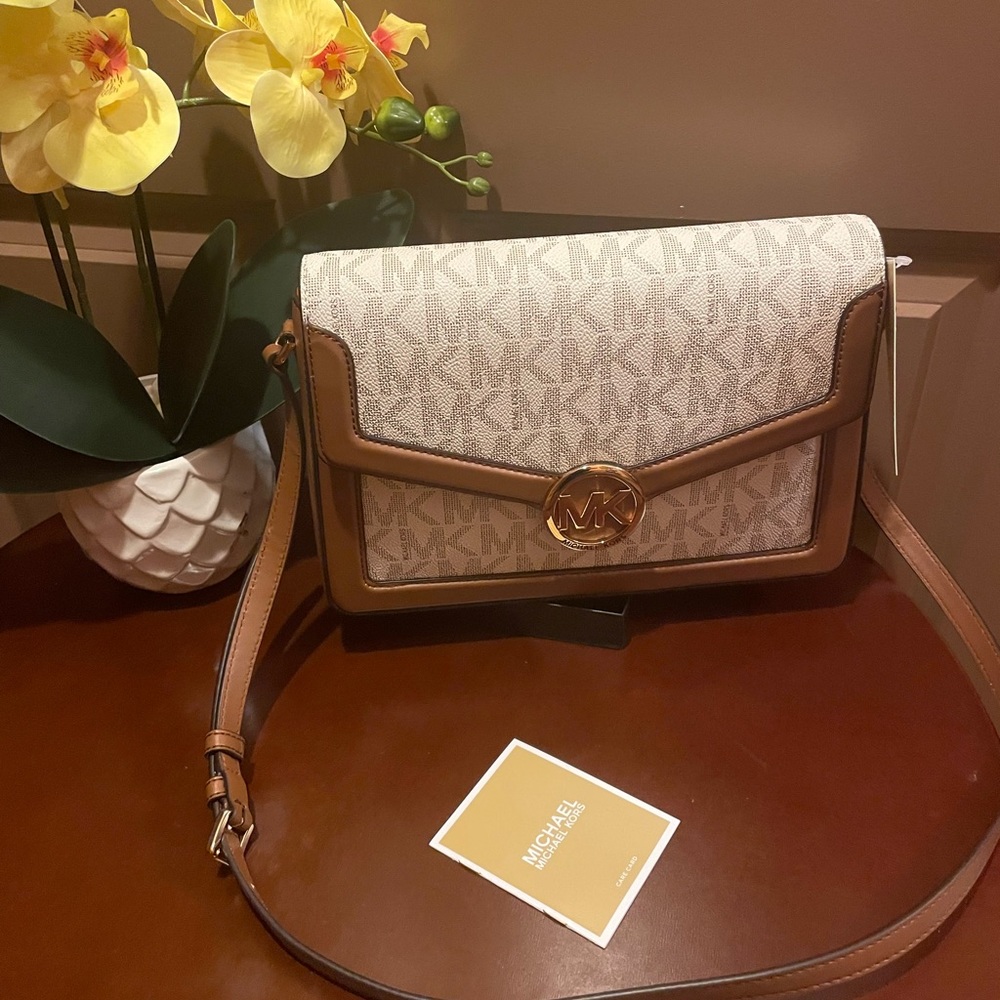 MICHAEL KORS JESSIE MEDIUM LOGO Crossbody VANILLA